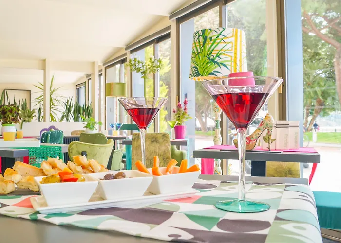 Seven Boutique Hotel *